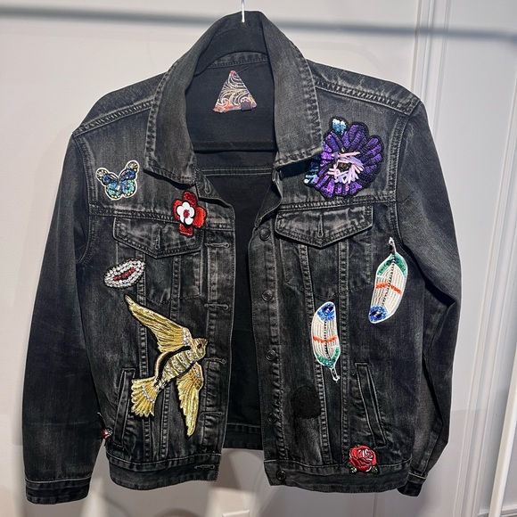 BLACK JEWEL JEANS JACKET // SIGNATURE 8 // Size S 🖤 - Picture 4 of 5
